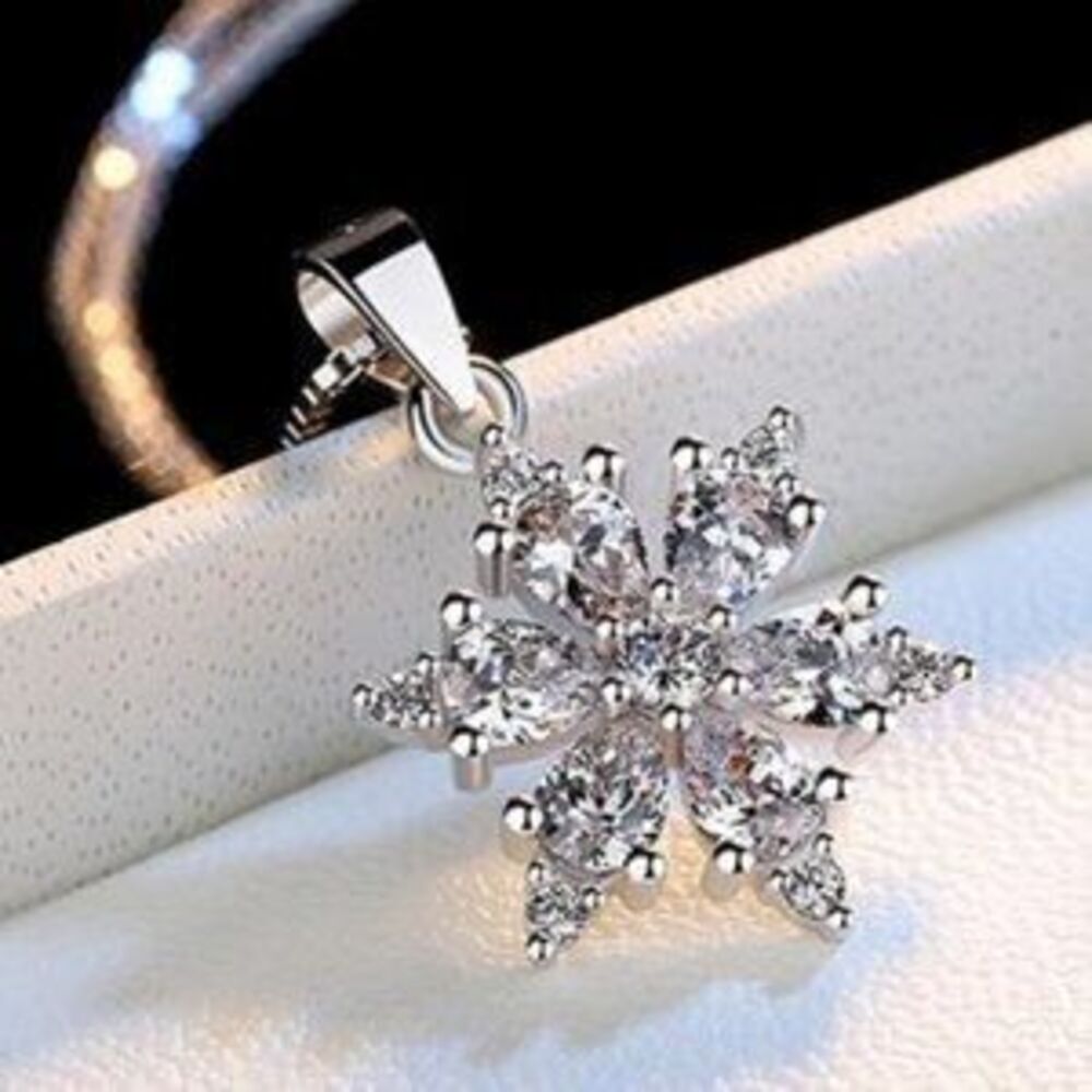 *NEW Sterling Silver Diamond Snowflake Necklace b